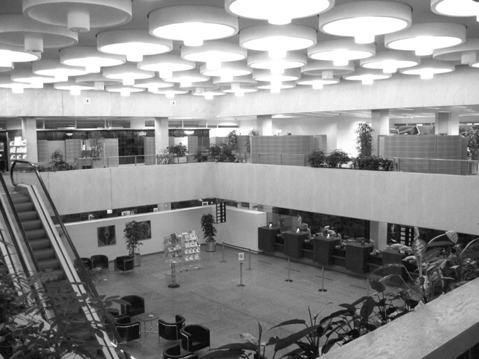 Das Oberlicht in der vorgefundenen Schalterhalle